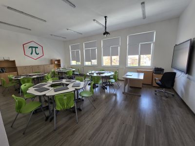 Материална база 14