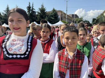 ЧЕСТИТ ПРАЗНИК, КАЗАНЛЪК! - ОУ Свети Паисий Хилендарски - Казанлък