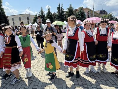 ЧЕСТИТ ПРАЗНИК, КАЗАНЛЪК! - ОУ Свети Паисий Хилендарски - Казанлък
