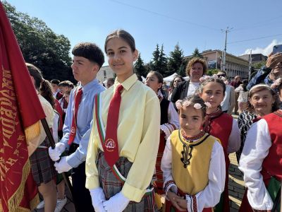 ЧЕСТИТ ПРАЗНИК, КАЗАНЛЪК! - ОУ Свети Паисий Хилендарски - Казанлък