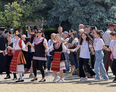 ЧЕСТИТ ПРАЗНИК, КАЗАНЛЪК! - ОУ Свети Паисий Хилендарски - Казанлък