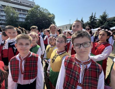ЧЕСТИТ ПРАЗНИК, КАЗАНЛЪК! - ОУ Свети Паисий Хилендарски - Казанлък