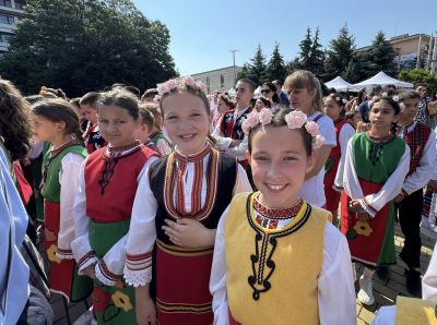 ЧЕСТИТ ПРАЗНИК, КАЗАНЛЪК! - ОУ Свети Паисий Хилендарски - Казанлък